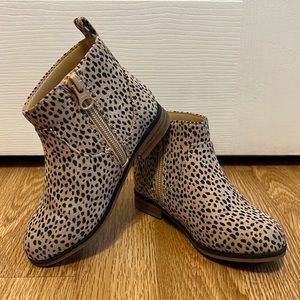 Cat & Jack size 9 boots never used